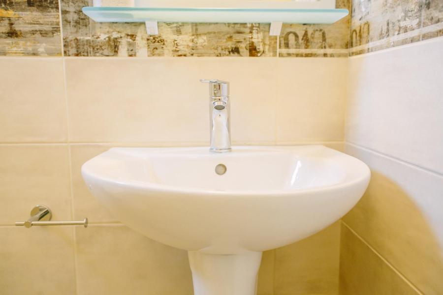 Kelly Apartments อิปโซส ภายนอก รูปภาพ